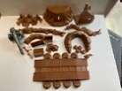 LOT OF VINTAGE MARX WW2 PLAYSET PL-933 MILITARY TERRAIN & ACCESSORIES + HOWITZER