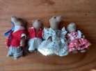 Sylvanian families Vandyke Otter family figures used good condition
